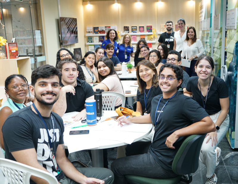 Ação social conecta jovens e pessoas idosas por meio de cartas escritas à mão